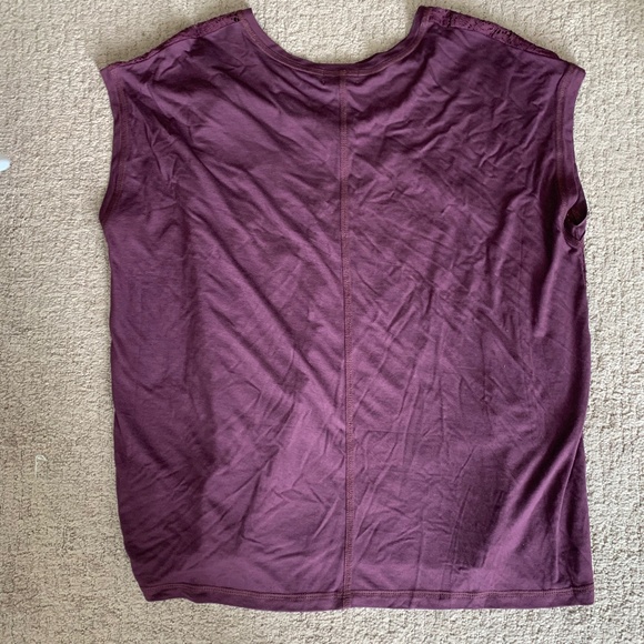 Old Navy Tee - Picture 3 of 4